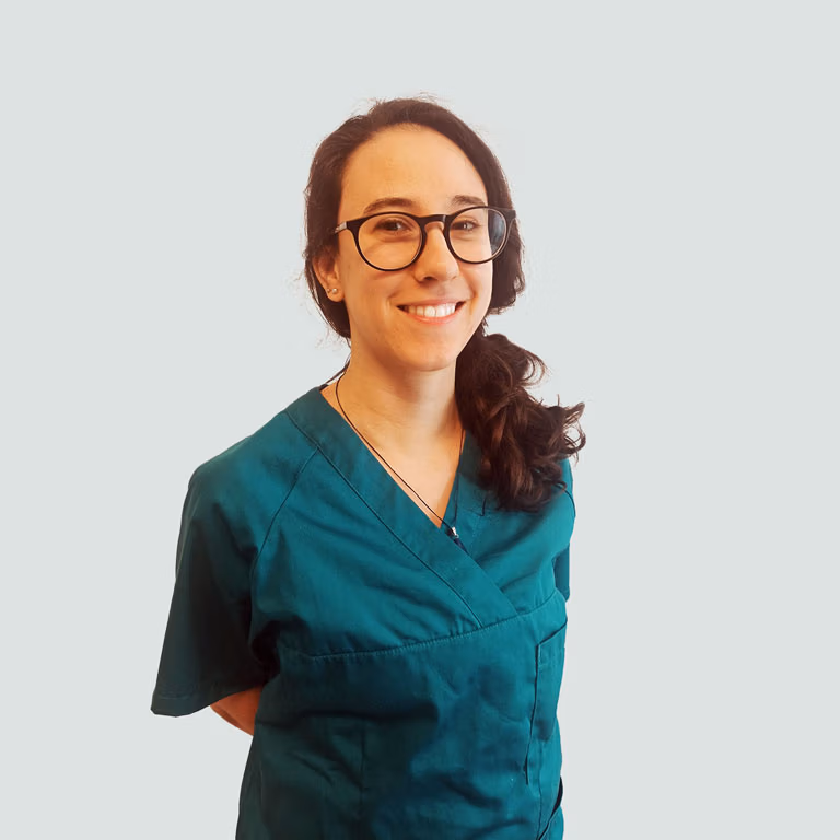 Martina Lipreri, Physiothérapeute diplômée, Certificat en Pilates thérapeutique, Certificat en drainage manuel et bandages, Thérapie manuelle orthophédique, Techniques manuelles, Exercices adaptés , Accompagnement, Ecoute, Réhabilitation