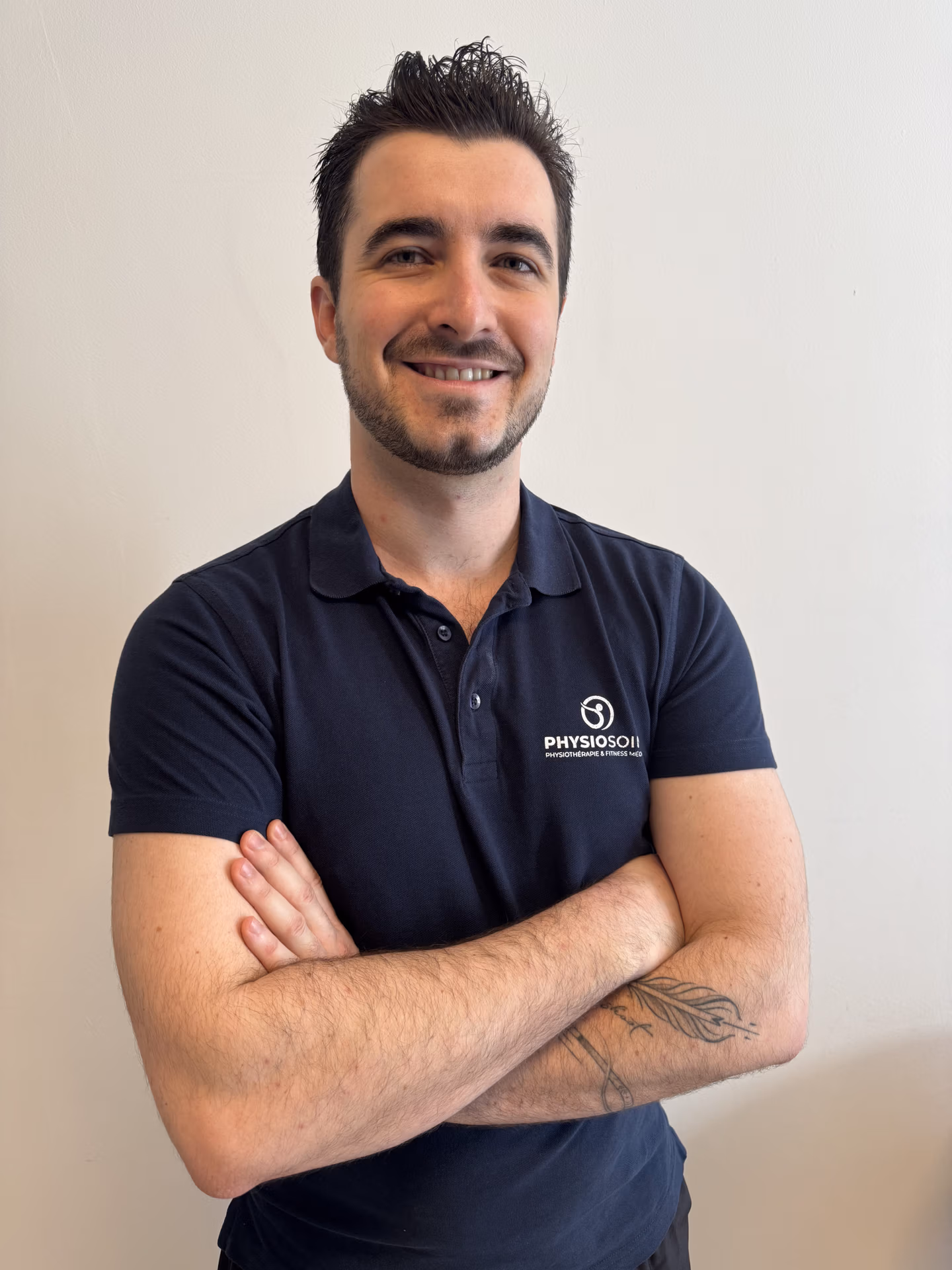 Javier Ostos Barrio, physiothérapeute diplômé passionné par le sport et la performance, spécialisé en physiothérapie du sport, techniques avancées, physiothérapie invasive, dry needling, Pilates, réadaptation sportive, patients de tous âges, diverses pathologies, blessures sportives, troubles musculo-squelettiques, expérience athlètes de haut niveau, expérience compétitions internationales, récupération, optimisation des performances, approche personnalisée, thérapie manuelle, exercices thérapeutiques, techniques innovantes, besoins spécifiques de chaque patient